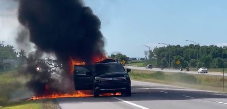 SUV van The Offspring uitgebrand