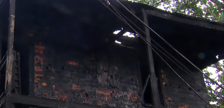 Ouderlijk huis Mark en Donnie Wahlberg zwaar beschadigd bij brand